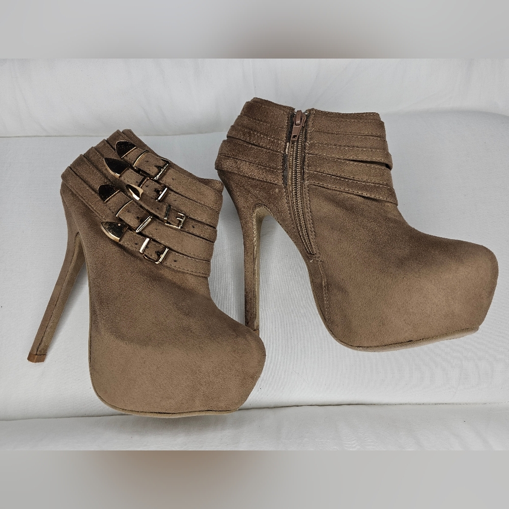 WILD DIVA Faux Suede Tan Platform Heeled Booties with Buckles Size 6.5 - Picture 6 of 12